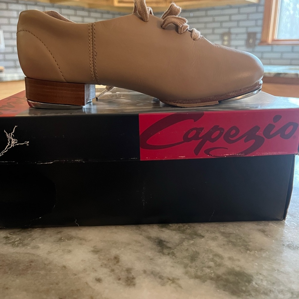 Capezio Tap Flex Beige size 2 kids - Picture 2 of 3
